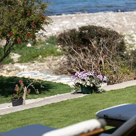 Kallisti & - A Luxury Seaside Retreat Villa