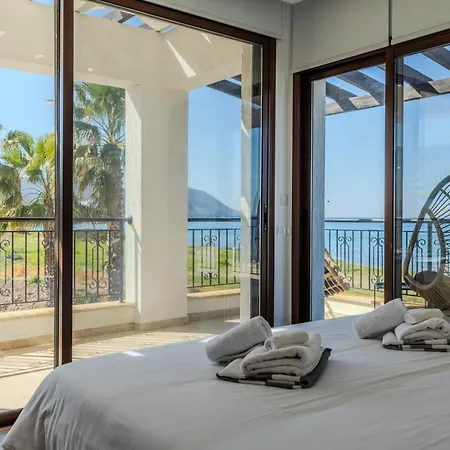 Kallisti & - A Luxury Seaside Retreat