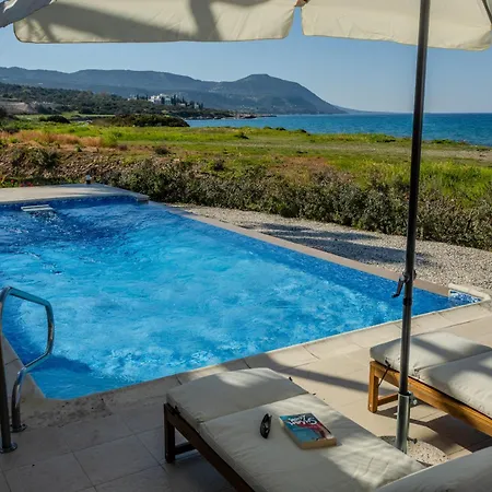 Kallisti & - A Luxury Seaside Retreat