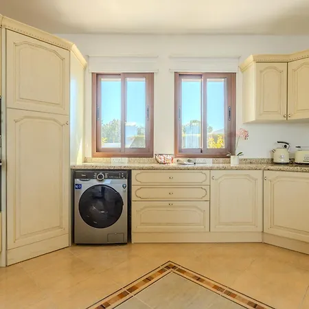 Kallisti & - A Luxury Seaside Retreat *