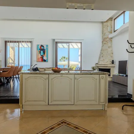 Kallisti & - A Luxury Seaside Retreat Villa