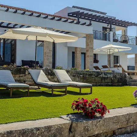 Kallisti & - A Luxury Seaside Retreat