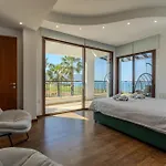 Kallisti & - A Luxury Seaside Retreat וילה *