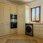 וילה Kallisti & - A Luxury Seaside Retreat לאצ'י