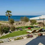 וילה Kallisti & - A Luxury Seaside Retreat לאצ'י