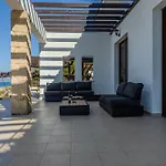 Kallisti & - A Luxury Seaside Retreat וילה