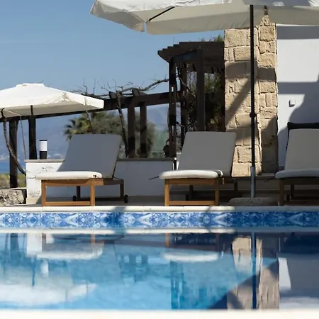 Kallisti & - A Luxury Seaside Retreat Латхи