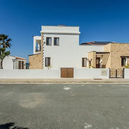 Kallisti & - A Luxury Seaside Retreat *