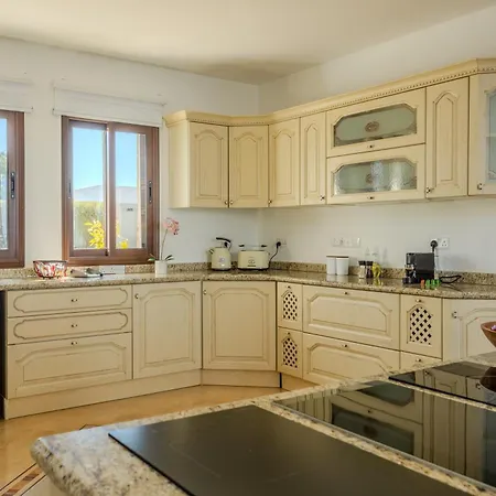 Kallisti & - A Luxury Seaside Retreat