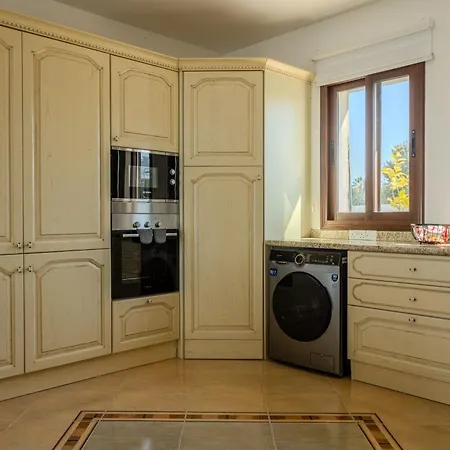 Вилла Kallisti & - A Luxury Seaside Retreat Латхи