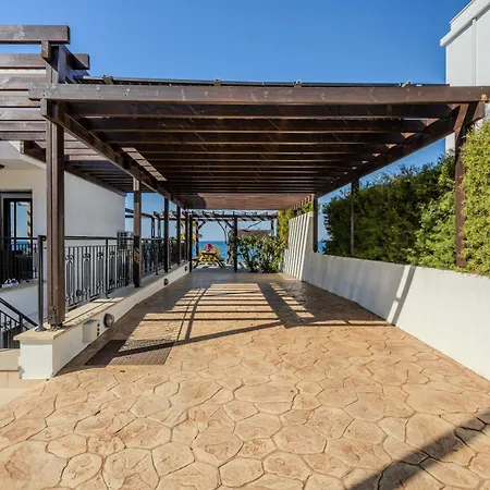 Вилла Kallisti & - A Luxury Seaside Retreat