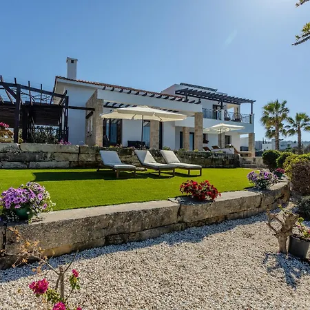 Вилла Kallisti & - A Luxury Seaside Retreat