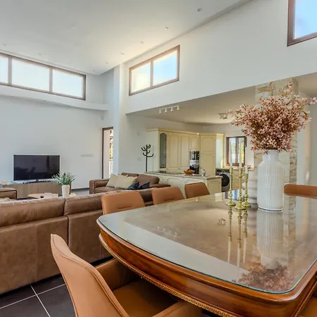 Kallisti & - A Luxury Seaside Retreat Villa Lachi