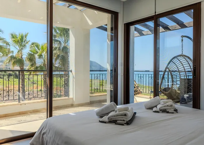 Kallisti & - A Luxury Seaside Retreat