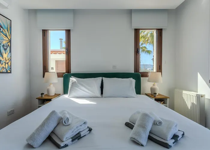 Kallisti & - A Luxury Seaside Retreat