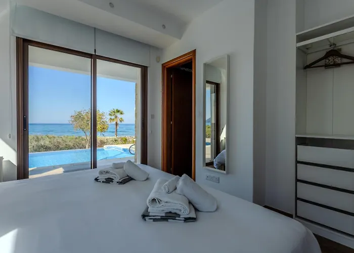 Kallisti & - A Luxury Seaside Retreat *