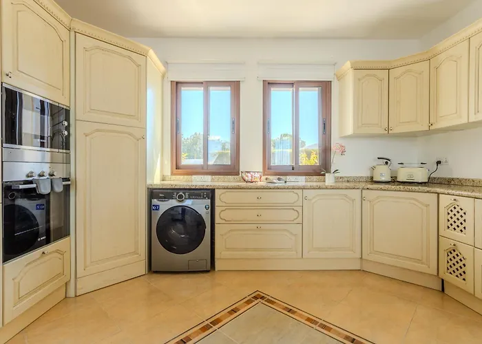 Kallisti & - A Luxury Seaside Retreat *