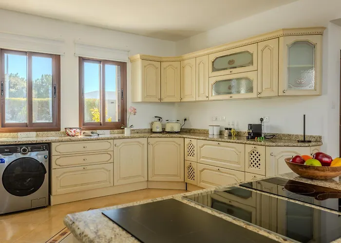 Kallisti & - A Luxury Seaside Retreat