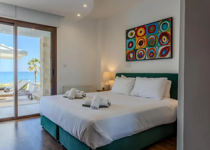 Kallisti & - A Luxury Seaside Retreat