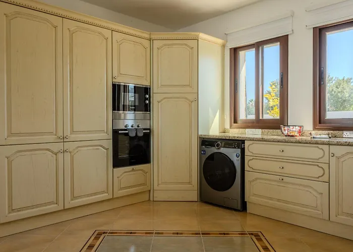 Villa Kallisti & - A Luxury Seaside Retreat Lachi