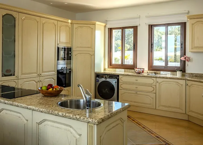 Willa Kallisti & - A Luxury Seaside Retreat