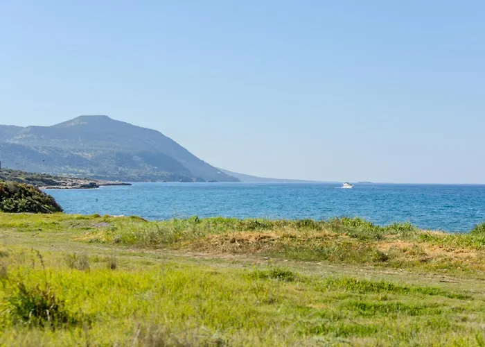 Kallisti & - A Luxury Seaside Retreat