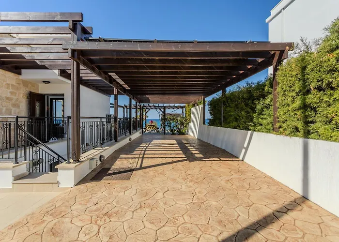 Villa Kallisti & - A Luxury Seaside Retreat