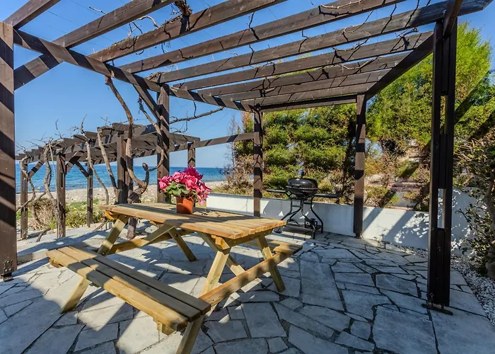 Kallisti & - A Luxury Seaside Retreat *