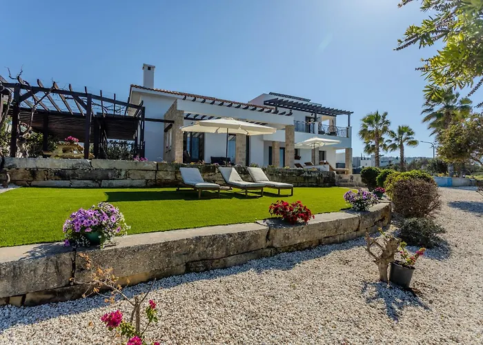 Willa Kallisti & - A Luxury Seaside Retreat