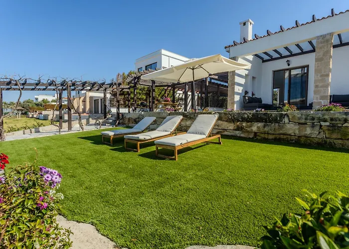 Willa Kallisti & - A Luxury Seaside Retreat Latsi