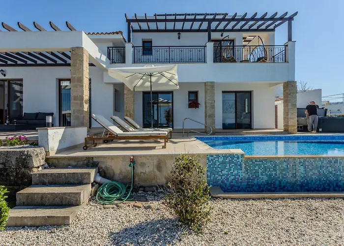 Kallisti & - A Luxury Seaside Retreat *