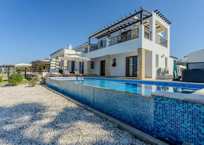 Villa Kallisti & - A Luxury Seaside Retreat *